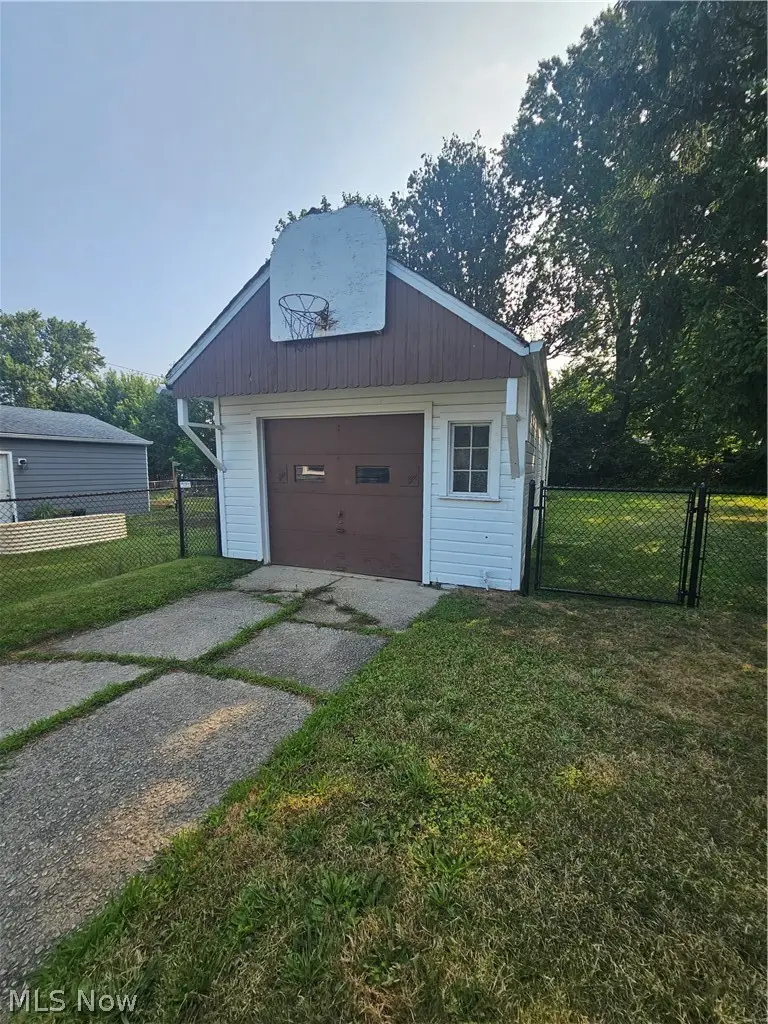 2177 Green Ridge Drive, Wickliffe, OH 44092 - #3