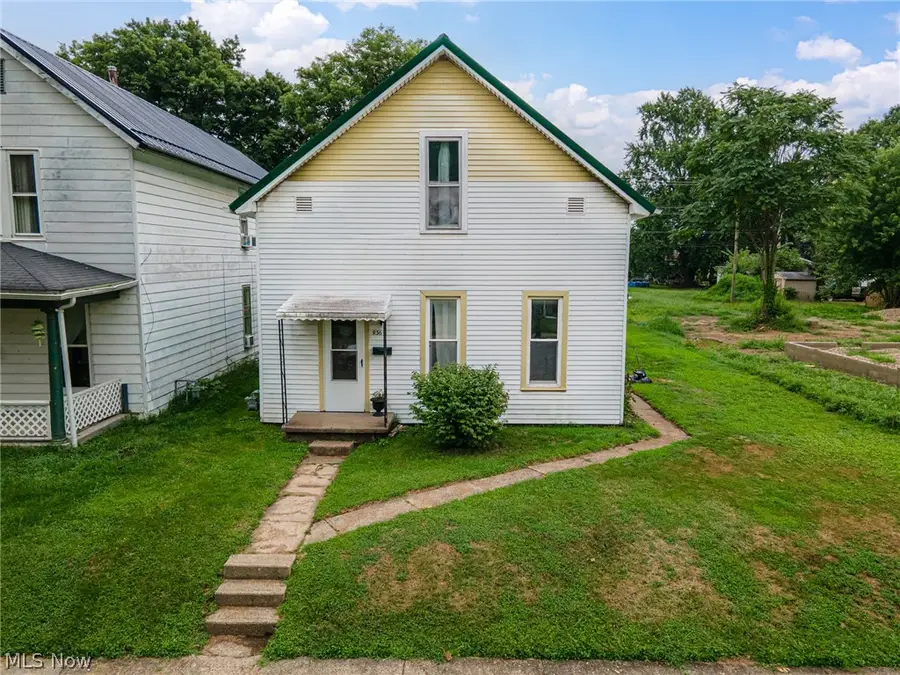 936 S Lawn Avenue, Coshocton, OH 43812 - #2