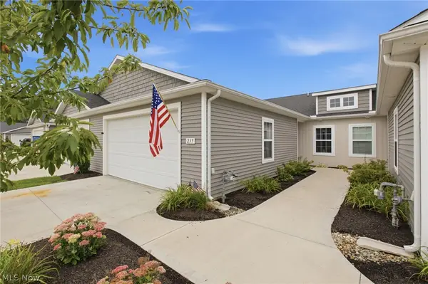235 Silver Spring Circle, Elyria, OH 44035