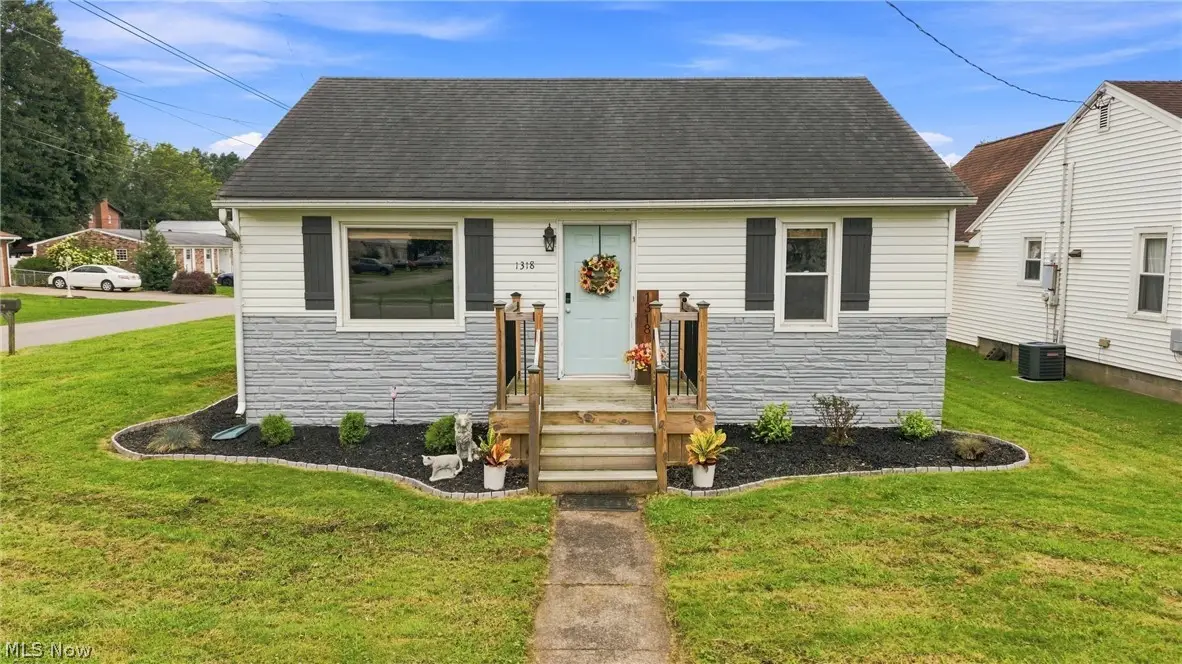 1318 10th Street, Vienna, WV 26105 - #1