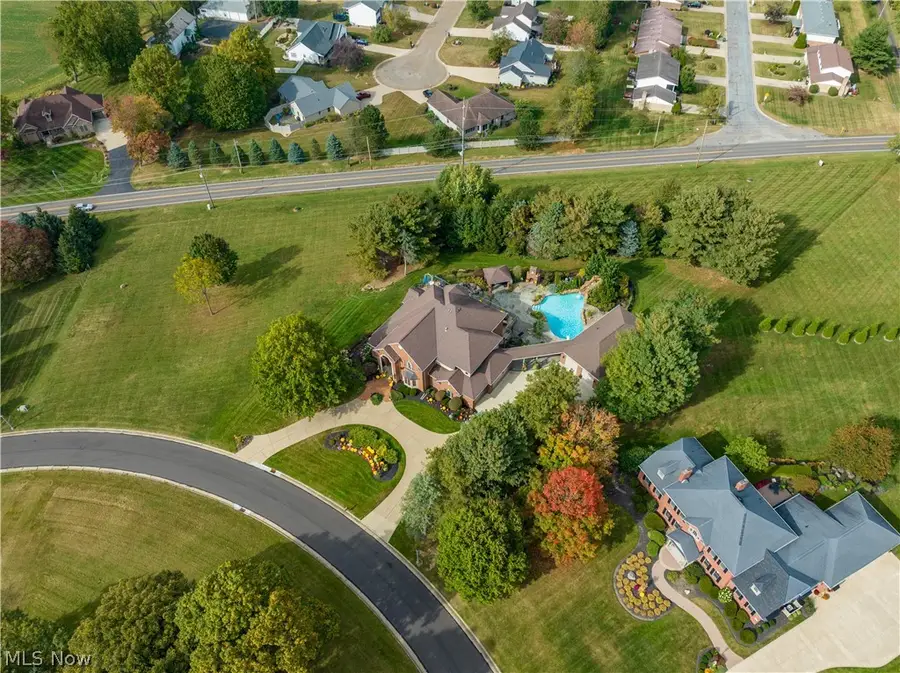 2389 Amberwood Ne Circle, Massillon, OH 44646 - #2