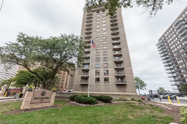 12500 Edgewater Drive #303, Lakewood, OH 44107