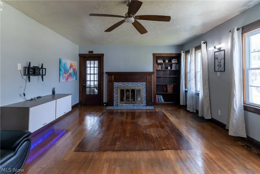 423 Bradley Lane, Youngstown, OH 44504 - #2