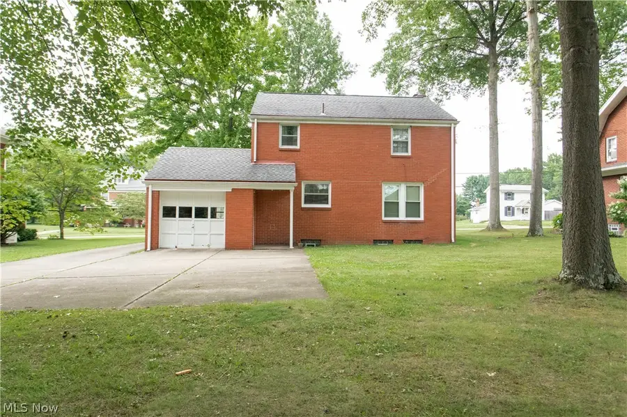 655 E Liberty Street, Hubbard, OH 44425 - #3