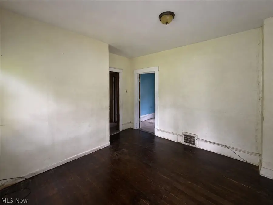 9705 Dunlap Avenue, Cleveland, OH 44105 - #3