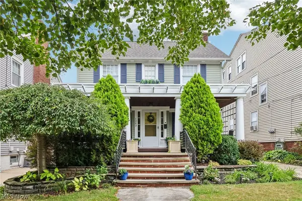 1243 Edwards Avenue, Lakewood, OH 44107