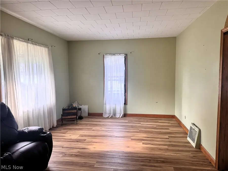 275 21st Nw Street, Barberton, OH 44203 - #3