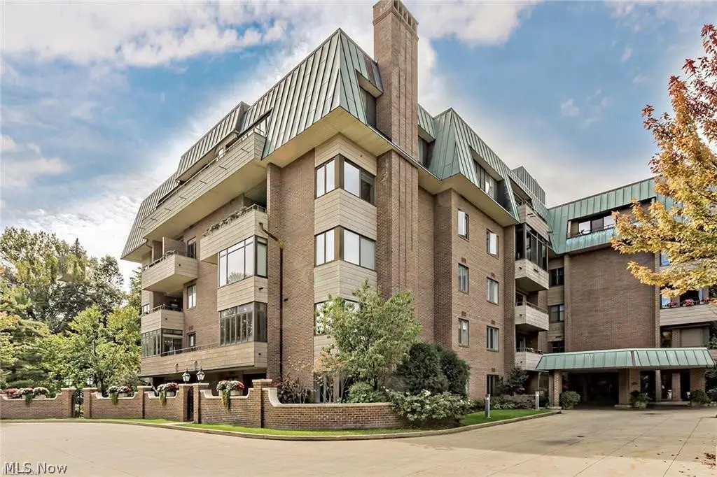 5150 Three Village Drive #1-K, Lyndhurst, OH 44124 - #1