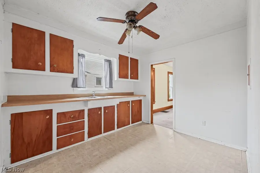 247 W Summit Street, Alliance, OH 44601 - #3