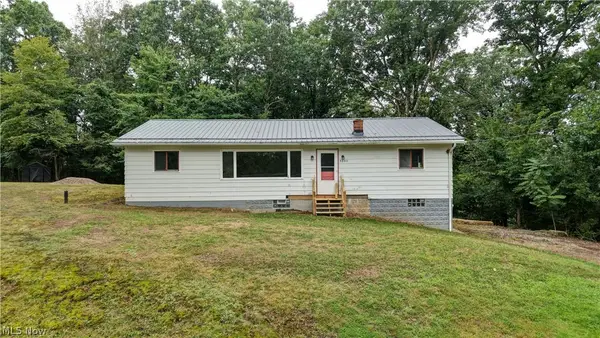 5300 Greenridge Rd, New Philadelphia, OH 44663