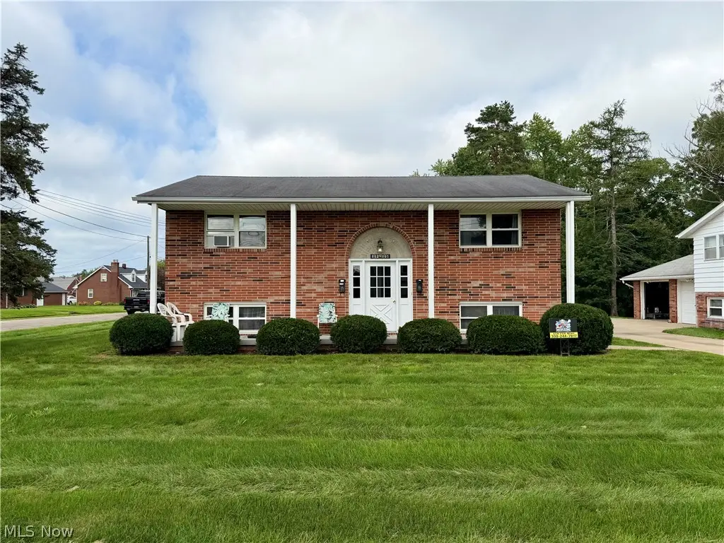 813 S Nickelplate Street, Louisville, OH 44641 - #1