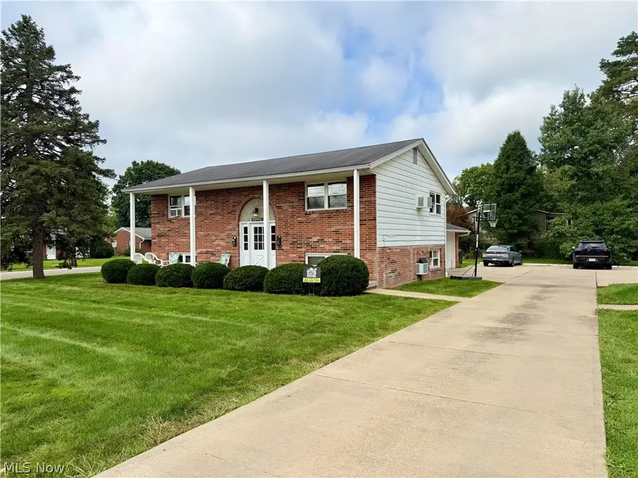 813 S Nickelplate Street, Louisville, OH 44641 - #2