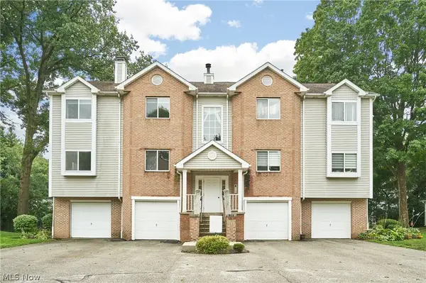 350 Village Pointe Drive #3, Akron, OH 44313