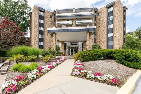 2112 Acacia Park Drive #501, Lyndhurst, OH 44124