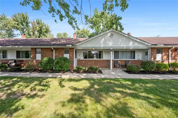 25600 Country Club Boulevard #9, North Olmsted, OH 44070