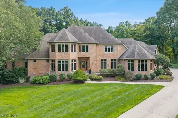 1088 River Woods Drive, Hinckley, OH 44233