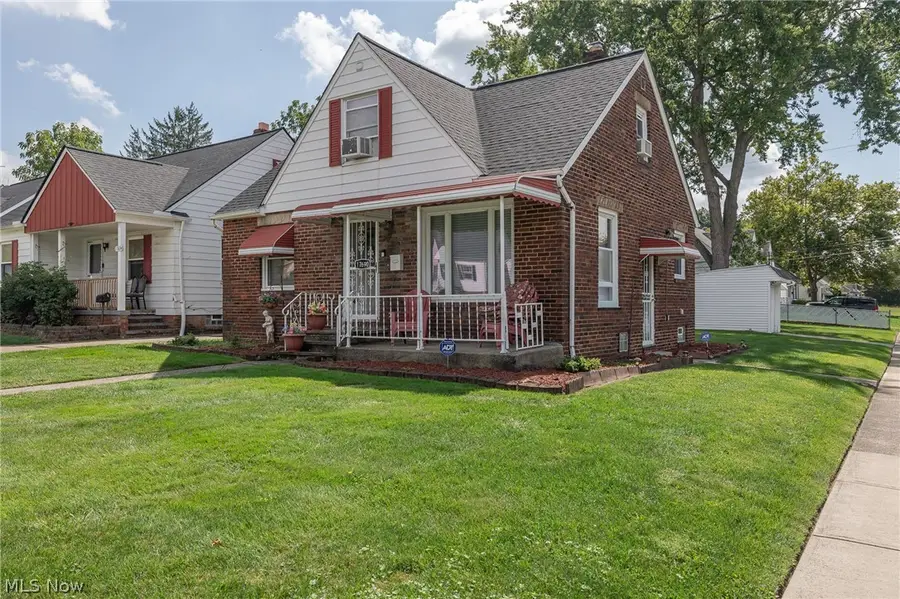 17690 Mapleboro Avenue, Maple Heights, OH 44137 - #2