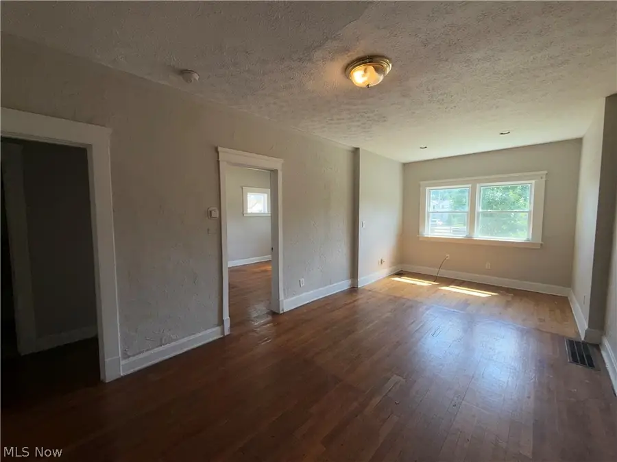 3550 Seymour Avenue, Cleveland, OH 44113 - #3