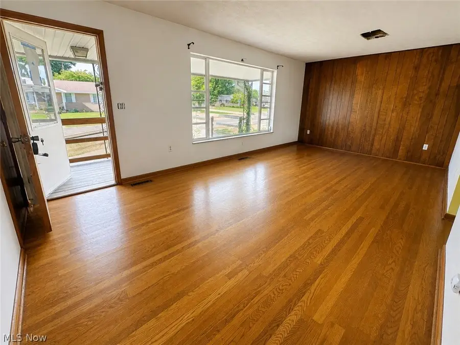 1809 Rockland Avenue, Belpre, OH 45714 - #2
