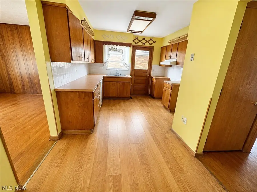 1809 Rockland Avenue, Belpre, OH 45714 - #3