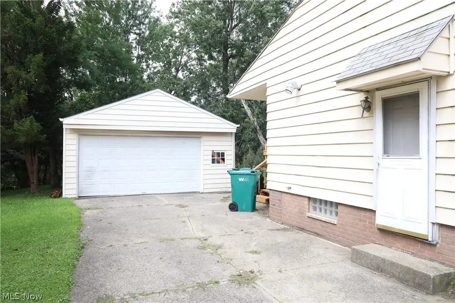 18613 Harlan Drive, Maple Heights, OH 44137 - #2