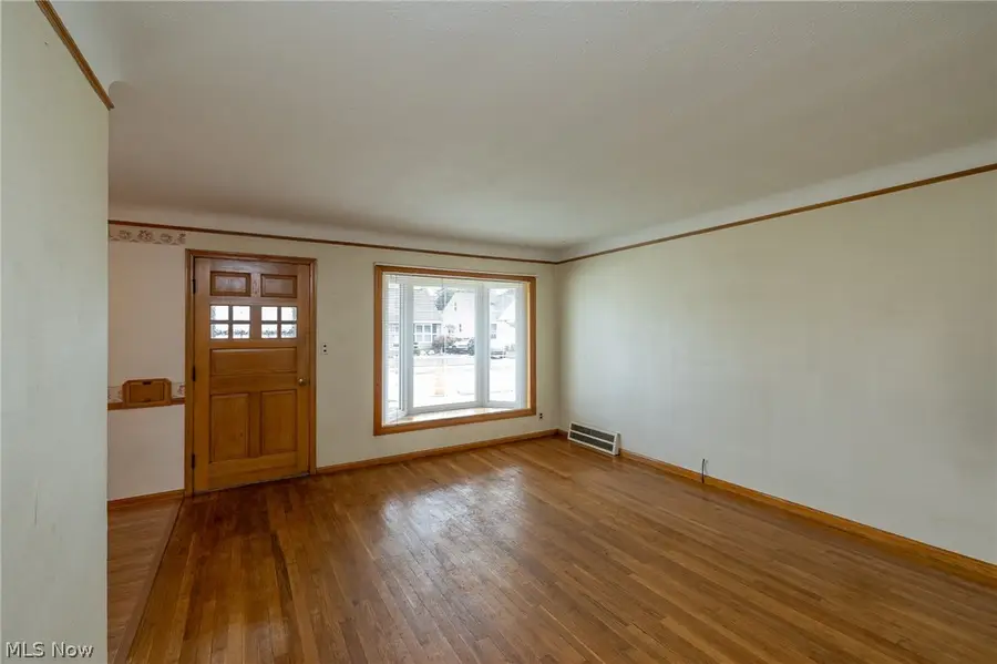 8323 Renwood Drive, Parma, OH 44129 - #3