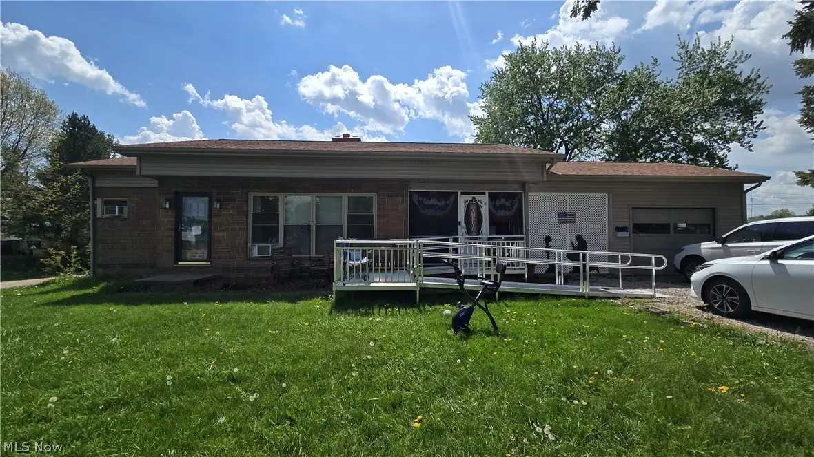 855 E College Street, Alliance, OH 44601 - #1