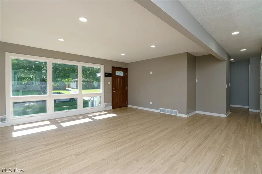 6150 Vernondale Drive, Parma Heights, OH 44130 - #3