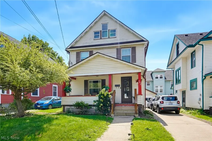 982 W Hopocan Avenue, Barberton, OH 44203 - #2