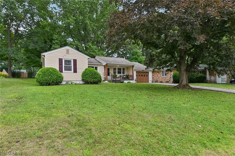 557 Hartzell Drive, Barberton, OH 44203 - #2
