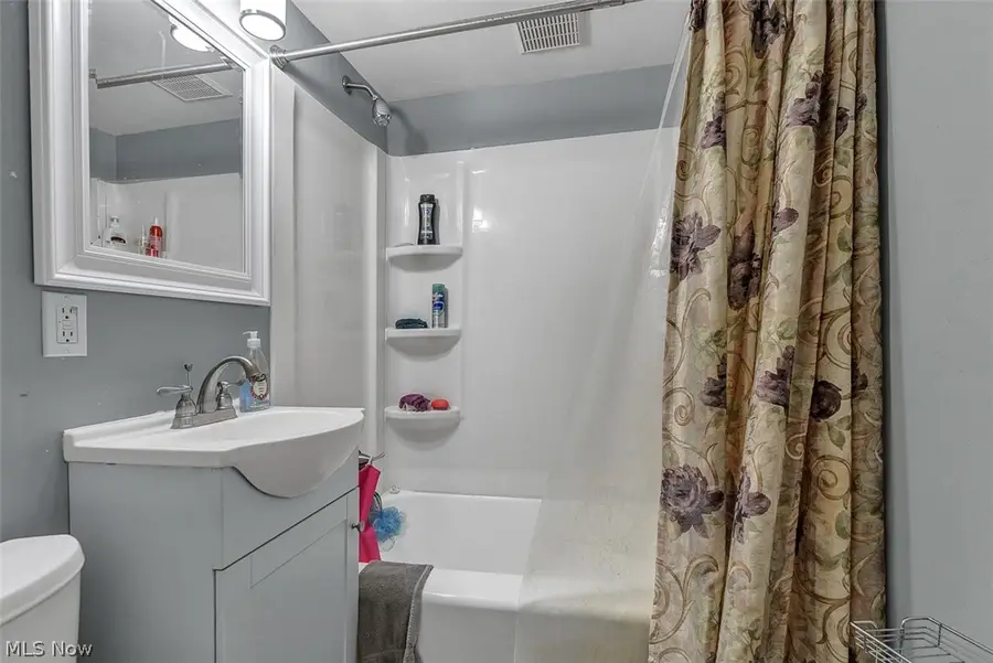 8240 Grand Division Avenue, Garfield Heights, OH 44125 - #3
