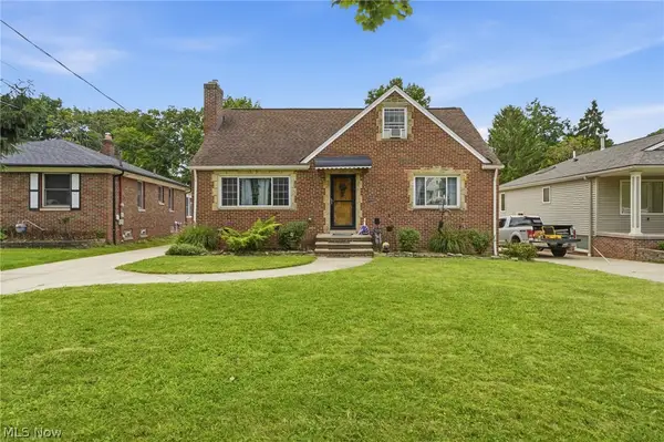 5996 Edgehill Drive, Parma Heights, OH 44130