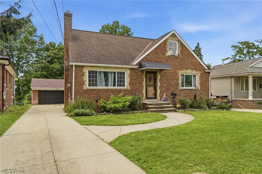 5996 Edgehill Drive, Parma Heights, OH 44130 - #2