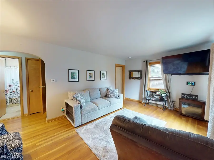 1137 E Archwood Avenue, Akron, OH 44306 - #3