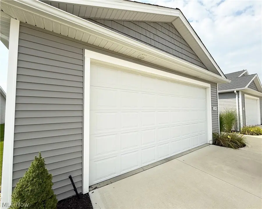 208 Silver Spring Circle, Elyria, OH 44035 - #2