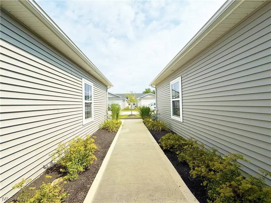 208 Silver Spring Circle, Elyria, OH 44035 - #3
