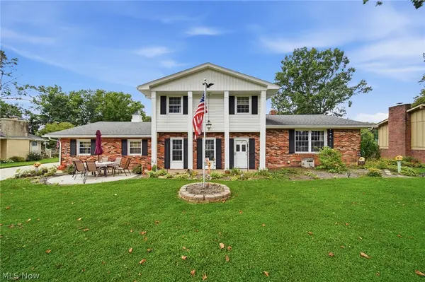 831 Oakcrest Ne Lane, Massillon, OH 44646