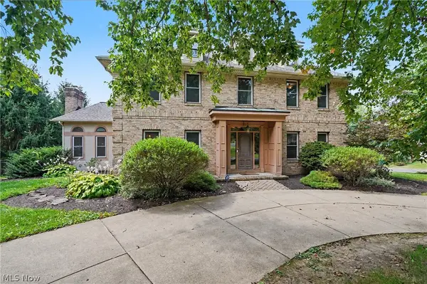 5671 Brownstone Nw Circle, Canton, OH 44718