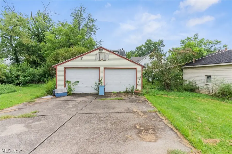 351 E Avondale Avenue, Youngstown, OH 44507 - #3