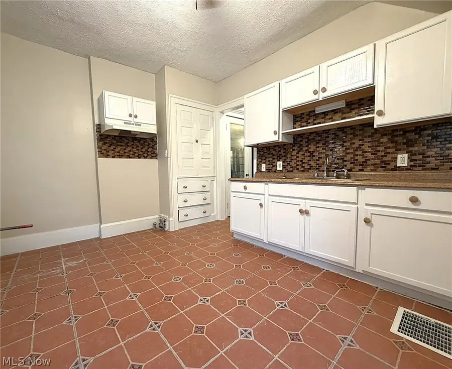 12413 Saywell Avenue, Cleveland, OH 44108 - #2