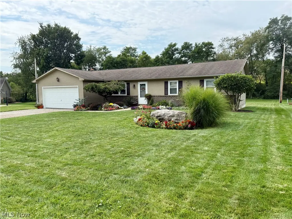 806 Geneva Sw Street, Sugarcreek, OH 44681 - #1