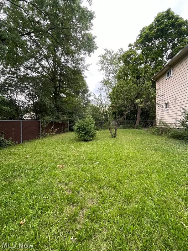 E Sutton Place, Shaker Heights, OH 44120