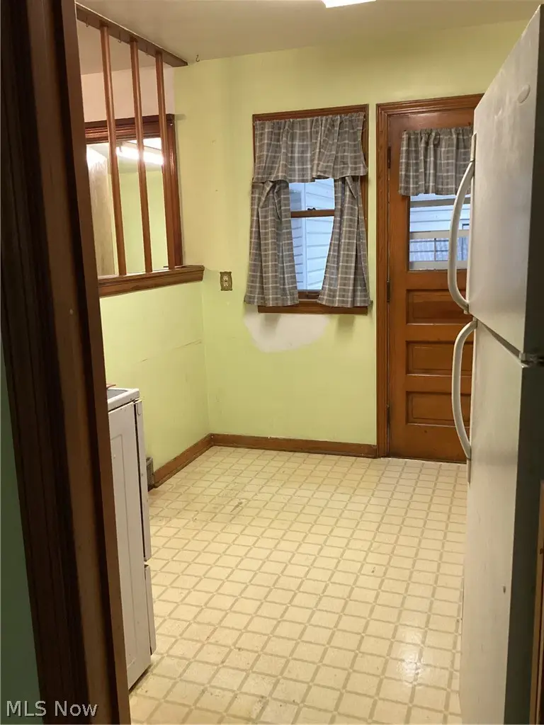 2112 Woodland Ne Street, Warren, OH 44483 - #3