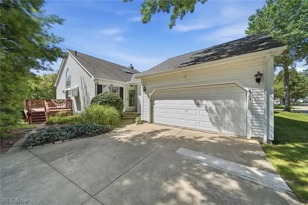 645 Grand View Lane, Aurora, OH 44202