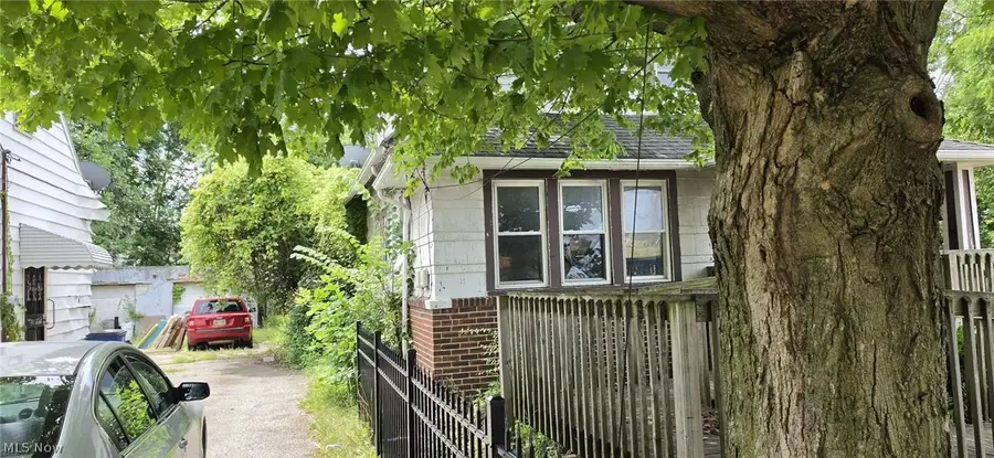 16516 Lipton Avenue, Cleveland, OH 44128 - #2