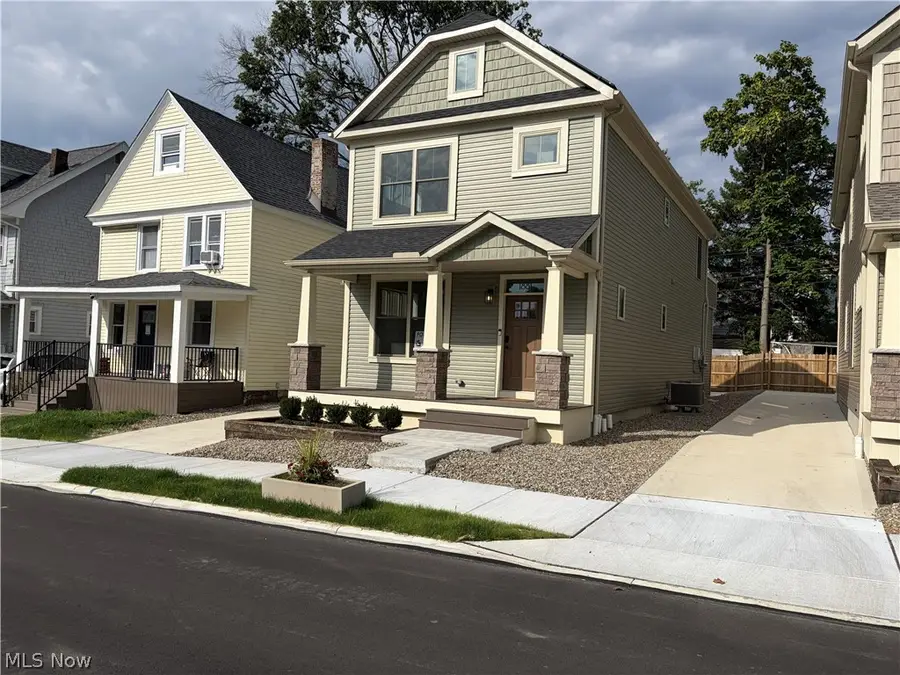 1881 Woodlawn Avenue, Cleveland, OH 44112 - #2