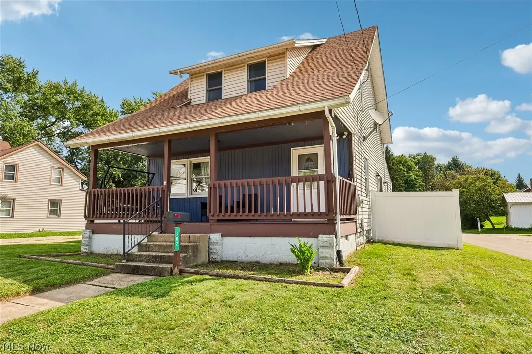 202 N Nickelplate Street, Louisville, OH 44641 - #1
