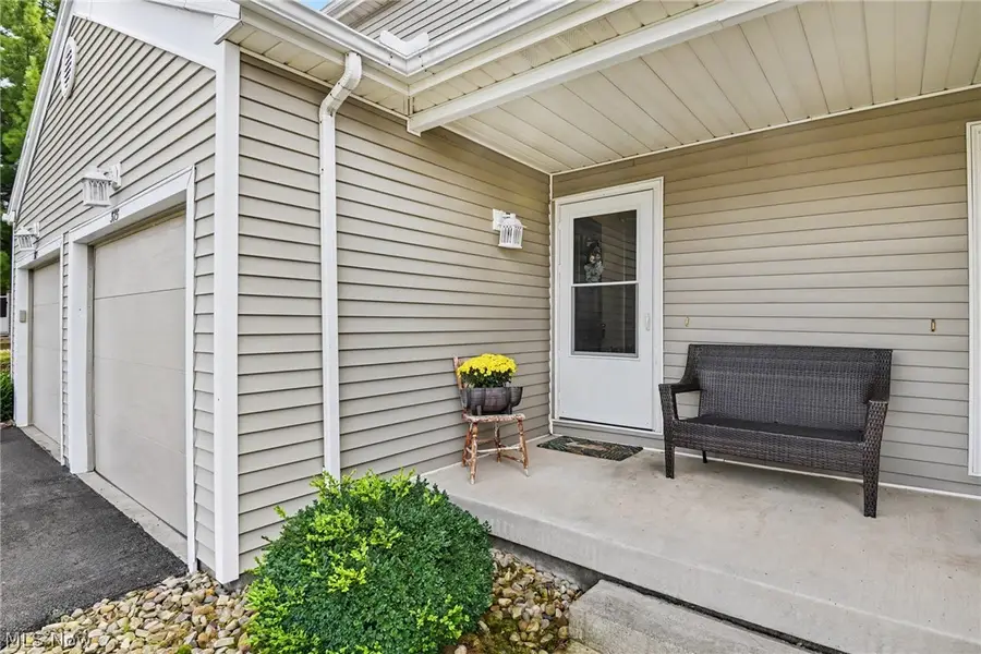 375 Pineview Ne Drive, Warren, OH 44484 - #3