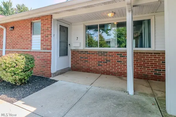 25600 Country Club Boulevard #7, North Olmsted, OH 44070