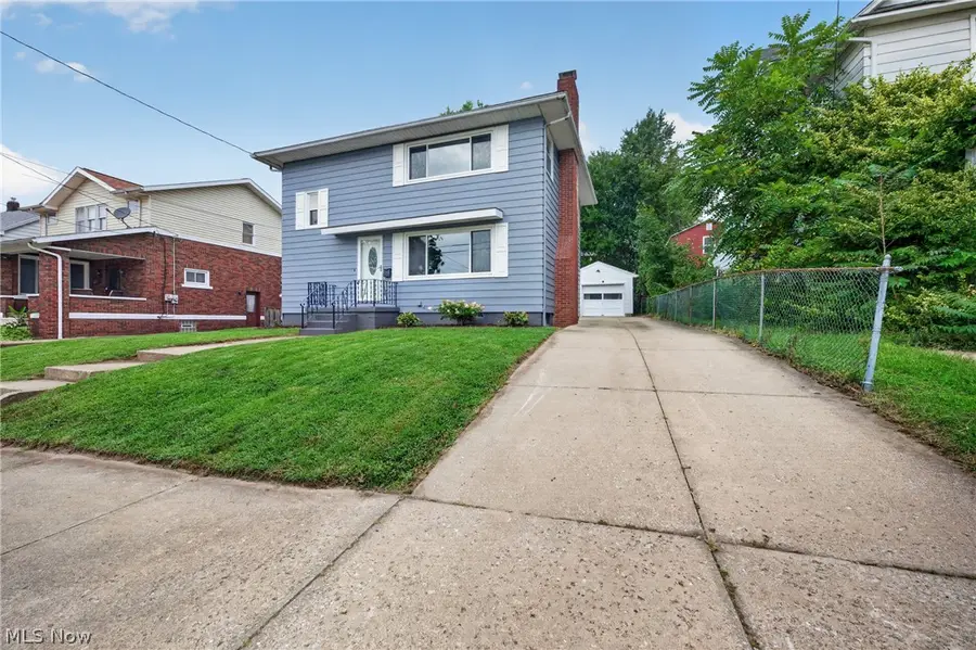 309 E Baird Avenue, Barberton, OH 44203 - #3